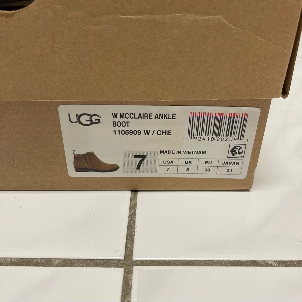 NWT ugg McClair ankle boot (size 7) - Picture 4 of 4